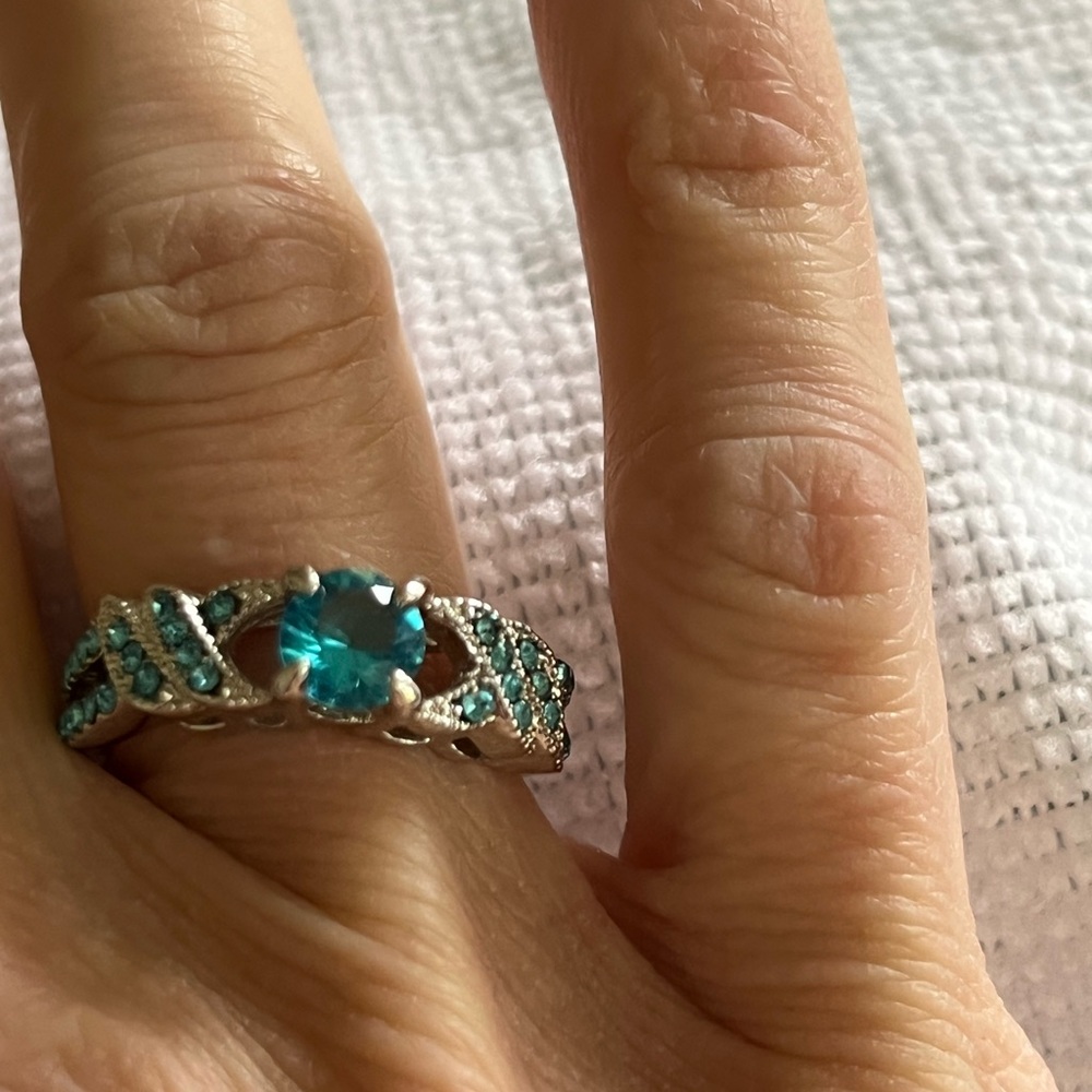 Elegant Silver Ring with Blue Gemstone